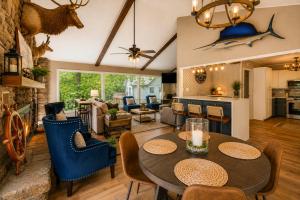 Pub, Hot Tub, Game Room, Monkey Island Waterfront