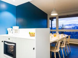 Appartement rénové au calme avec balcon, Wifi inclus, proche remontées et commerces - FR-1-346-315