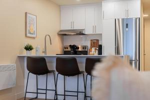 DownTown King Suite with Balcony