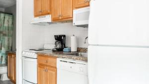 Nautical Mile Resort 1-Bedroom Efficiency Suite