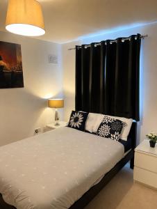 Cozy en-suite Room in a 2bedrm Aprt w FastWiFi, Free Parking