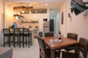 Cozumel Center Entire 2br 2 bath Scuba Diving Mecca with Pool AC AC Wi-Fi Kitchen Parking