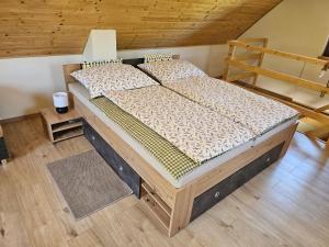 Chata nad koupalištěm Máchův kraj