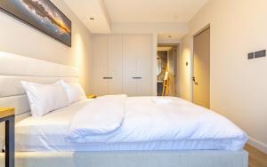 Panoramic Views, Heated Pool - 2BR in Upper Hill