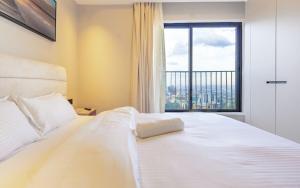 Panoramic Views, Heated Pool - 2BR in Upper Hill