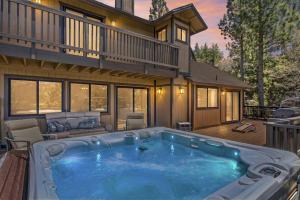 Fully Remodeled Spacious Slope Views Wet bar