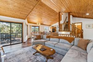 Fully Remodeled Spacious Slope Views Wet bar