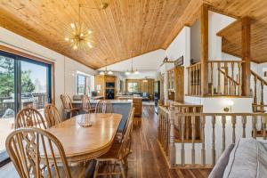 Fully Remodeled Spacious Slope Views Wet bar