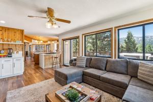 Fully Remodeled Spacious Slope Views Wet bar
