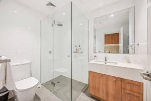 Vision On Morphett Studio Apartment with Parking