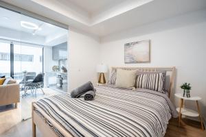 Stylish Yorkville 1BR- Walk to Dining and Shops