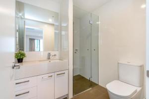 Vision On Morphett 3BR Apartment with Parking