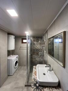 Deluxe Family Stay Near The Beach