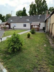 BB64 Apartmanház