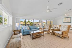 Waterfront duplex with hot tub, pool, & beach access - WD, balcony, and grill