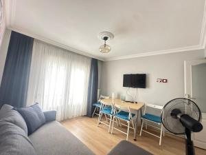 5 minutes walk to Taksim Square, Sea View
