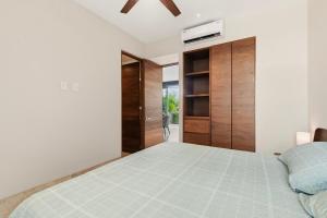 Akumal Seas 2BR Condo 2 Min Walk to Beach 7 Rooftop Pools