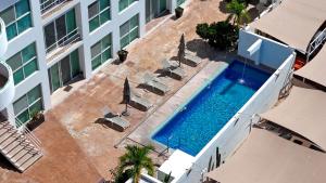 Breathtaking Ocean Views Pool & Balcony Bliss