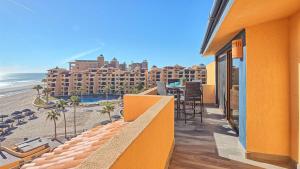 Stunning 5th-Level Condo w Pool Princesa E-504