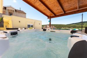 Apartment Neda with Jacuzzi