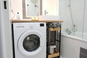 Studio modern avec terrasse et parking a 15 min de cannes