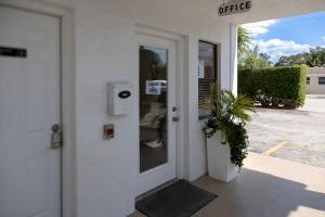 Palm Breeze Hotel