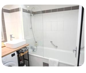 Studio modern avec terrasse et parking a 15 min de cannes
