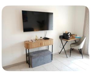 Studio modern avec terrasse et parking a 15 min de cannes