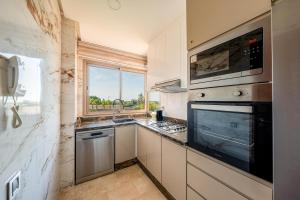 Elegant 2BR Pool & Garden View, Golf & Parking