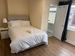 Spacious 6 Bedroom Home for Large Families & Contractors