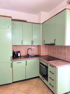 Luxury 2br apartment 50m from beach