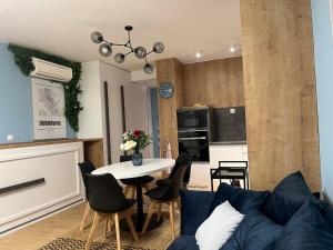 Blue Breeze Apartments