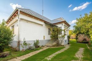 Yurt and a House with Garden - Special Experience