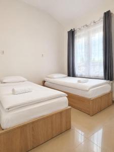 Silver Airport Parking & Apartments
