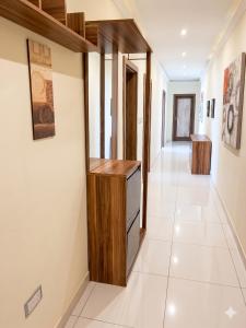 Modern room in prime area for beaches & nightlife! -Fast & easy self check in -Independent access -No Family sharing - Pembroke Gardens location