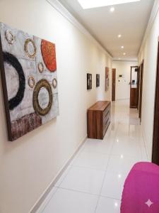 Modern room in prime area for beaches & nightlife! -Fast & easy self check in -Independent access -No Family sharing - Pembroke Gardens location