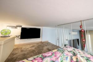 345 - Casa Desy, MONOLOCALE FRONTE MARE, ristrutturato - BOX AUTO PRIVATO, 1 minuto a piedi da spiaggia e mare
