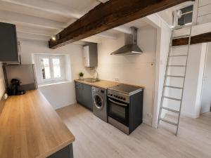 Appartement T3 vue place Vival - Coeur de Figeac médiéval - Parking