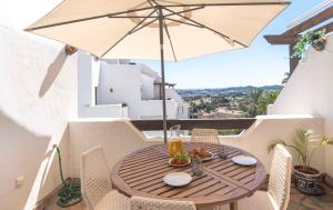 4min stroll to Restaurants and Mini market, 15min drive to Fuengirola beach