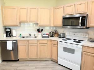 Right Direction Rentals 1 Bedroom Villa 9970