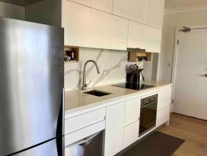Beachfront 1 Bed, huge terrace Free Parking