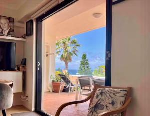 Beachfront 1 Bed, huge terrace Free Parking