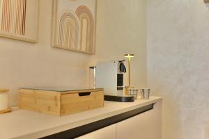 Elegant Modern 2BR Retreat with Balcony in Central Marrakech