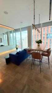 Cloud32 - Luxury Two Bedroom Apartment in Manchester City Centre with Skyline Views