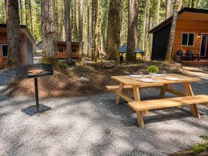 Tiny Home Retreat at Mt Rainier with Hot Tub & Sauna