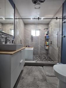 Room with Shared Bathroom - Stampede & Mountains