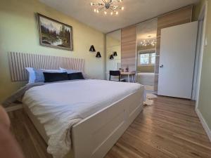 Room with Shared Bathroom - Stampede & Mountains
