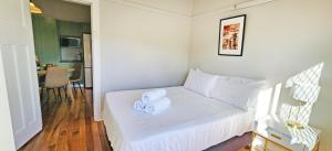 Vibrant location, steps to Enmore Road & King Street