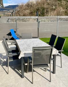 Vacanze relax in Ticino, intera casa con giardino e 2 posti auto