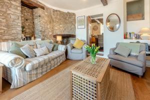 3 Bed in Tenby oc-fb225